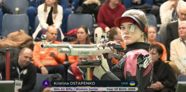 Кульова стрільба. Юна одеситка зробила золотий хеттрик на «дорослому» чемпіонаті України