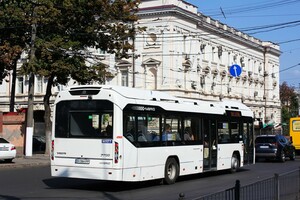 По Одессе снова ездит гибридный автобус