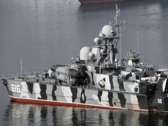 Експеримент вдався: у мережі показали фото російського ракетного корабля, підбитого у Чорному морі новим українським дроном