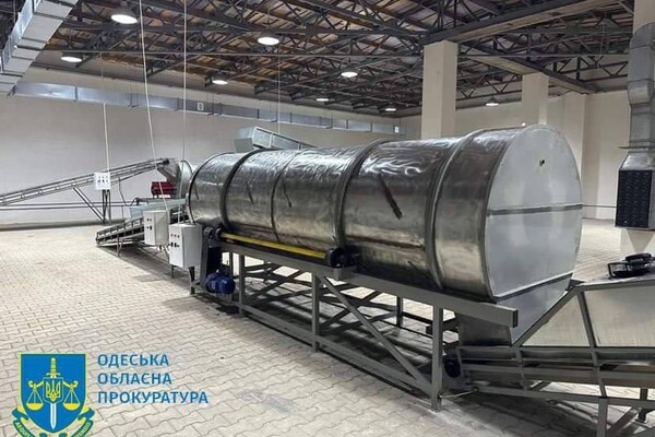 В пригороде Одессы нашли подземные хранилища с контрафактными сигаретами на 89 миллионов