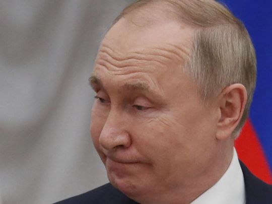 «Хвороба головного мозку»: через візит путіна у Пермі відключили зв’язок і заварили двері гаражів