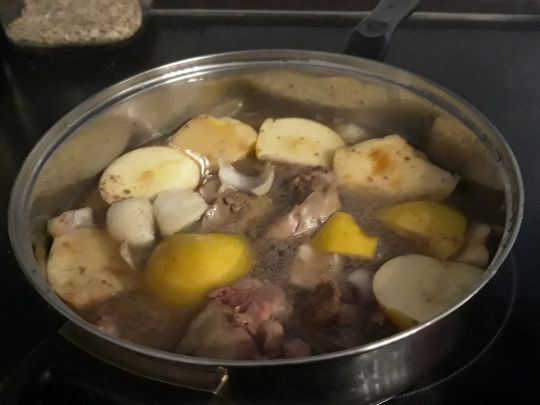 Куряча печінка з яблуками та цибулею: дуже бюджетний рецепт делікатесу