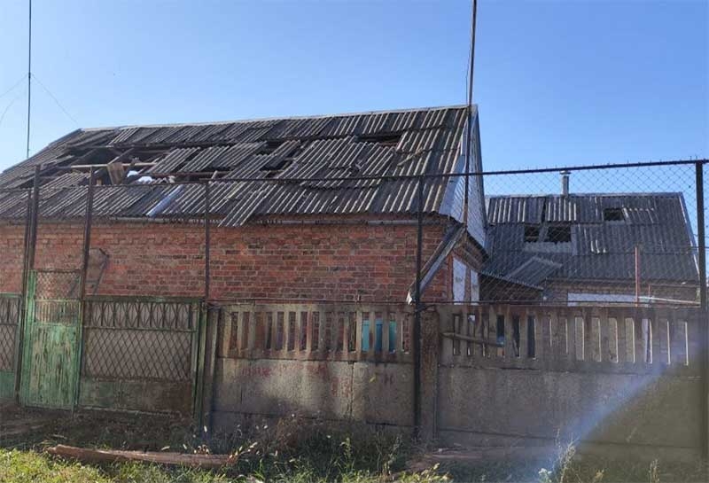Окупанти вдарили ракетою по гімназії у Нікополі: є загиблі та поранені (фото)