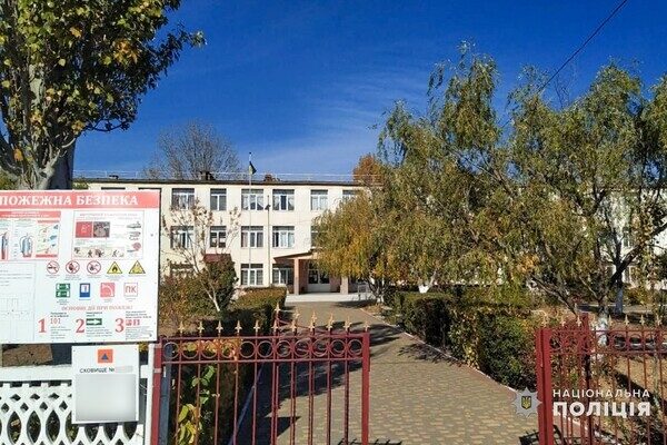 В Одесской области задержали чиновницу, которая "подарила" подрядчикам 700 тысяч В Одесской области задержали чиновницу, которая "подарила" подрядчикам 700 тысяч