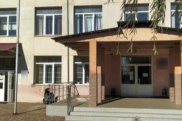 В Одесской области задержали чиновницу, которая "подарила" подрядчикам 700 тысяч В Одесской области задержали чиновницу, которая "подарила" подрядчикам 700 тысяч