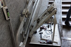 В Одессе сломали электроподъемник для людей с инвалидностью
