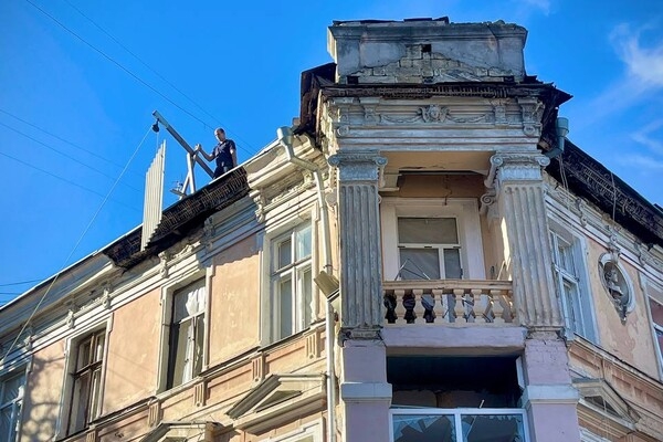 После обстрела: как приводят в порядок улицу Софиевскую 