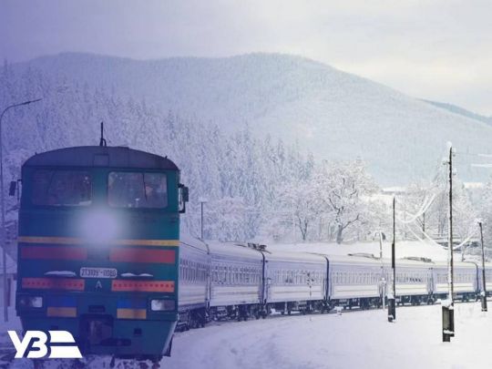 Затримка у дорозі — майже година: «Укрзалізниця» повідомила, які потяги зараз спізнюються через негоду