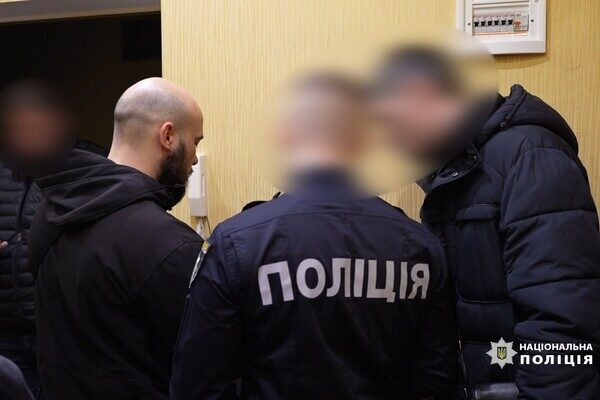 В Одессе поймали псевдоволонтеров, которые обманули людей на более чем 130 тысяч В Одессе поймали псевдоволонтеров, которые обманули людей на более чем 130 тысяч