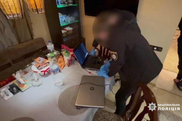 В Одессе поймали псевдоволонтеров, которые обманули людей на более чем 130 тысяч В Одессе поймали псевдоволонтеров, которые обманули людей на более чем 130 тысяч