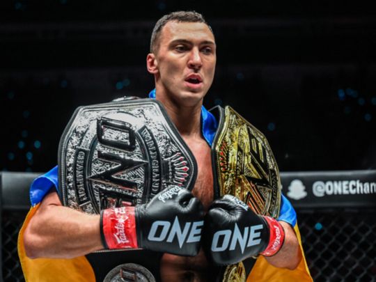 Український гігант Крикля став чемпіоном світу у суперважкій вазі з тайського боксу: відео видовищного нокауту