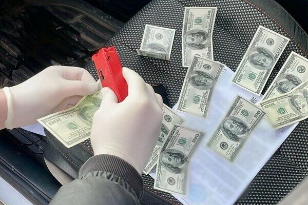 В Одессе предприниматель требовал взятку за оформление инвалидности онкобольной матери военного В Одессе предприниматель требовал взятку за оформление инвалидности онкобольной матери военного