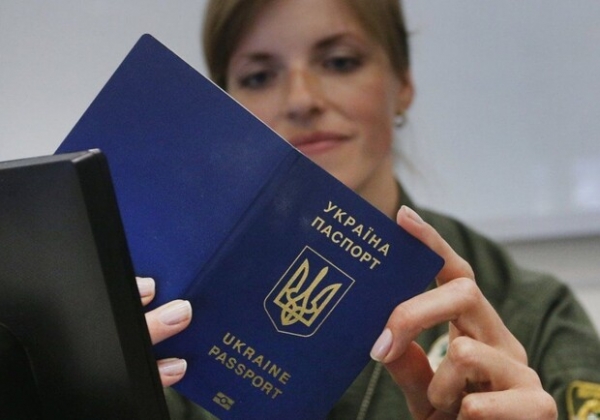 Экс-судья КС объяснил, возможно ли лишить украинского гражданства мужчин, сбежавших за границу