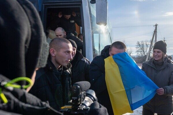 Из российского плена вернулись домой восемь пограничников из Одесской области Из российского плена вернулись домой восемь пограничников из Одесской области