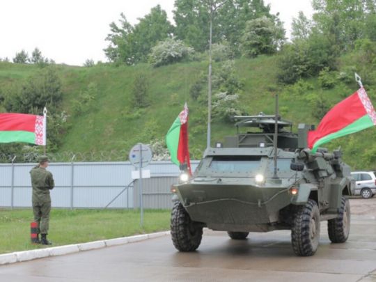 Білоруські військові тренують дітей, депортованих з України