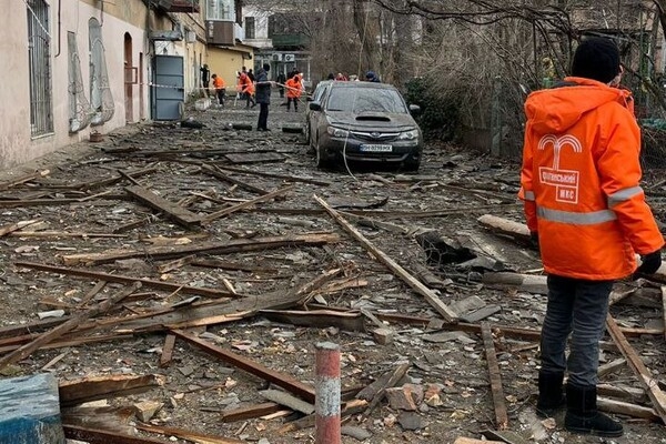 Атака "шахедами" по Одессе повредила 15 домов: где развернули оперативные штабы для помощи (обновлено)