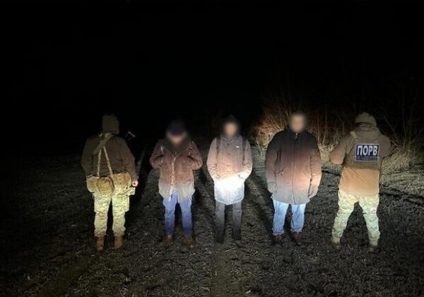 Пытались спрятаться от квадрокоптера пограничников: в Одесской области задержали пятерых уклонистов Пытались спрятаться от квадрокоптера пограничников: в Одесской области задержали пятерых уклонистов