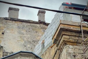 В Одессе остановили незаконную надстройку на "Доме Гоголя": там хотели сделать отель