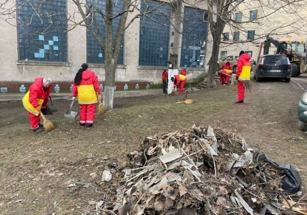 Из-за ночной атаки в Одессе пострадали пять домов: подробности (фото)