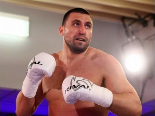 Українець Вихрист виграв бій у Німеччині, тричі поклавши суперника на підлогу рингу (відео)