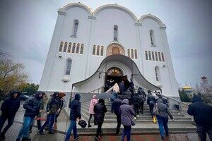 Приехал спасать людей: Одесса простилась с фельдшером, погибшим от российской ракеты 15 марта Приехал спасать людей: Одесса простилась с фельдшером, погибшим от российской ракеты 15 марта