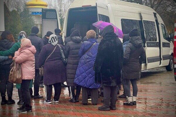 Приехал спасать людей: Одесса простилась с фельдшером, погибшим от российской ракеты 15 марта Приехал спасать людей: Одесса простилась с фельдшером, погибшим от российской ракеты 15 марта