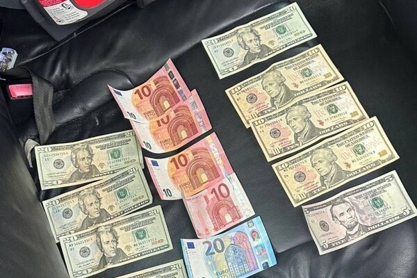 Инспектор Одесской таможни наживался на вывозе из Украины наличных денег: какое наказание ему грозит