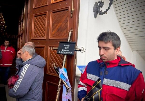 Приехал спасать людей: Одесса простилась с фельдшером, погибшим от российской ракеты 15 марта Приехал спасать людей: Одесса простилась с фельдшером, погибшим от российской ракеты 15 марта