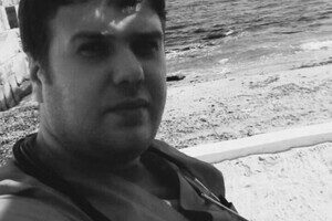 Приехал спасать людей: Одесса простилась с фельдшером, погибшим от российской ракеты 15 марта Приехал спасать людей: Одесса простилась с фельдшером, погибшим от российской ракеты 15 марта