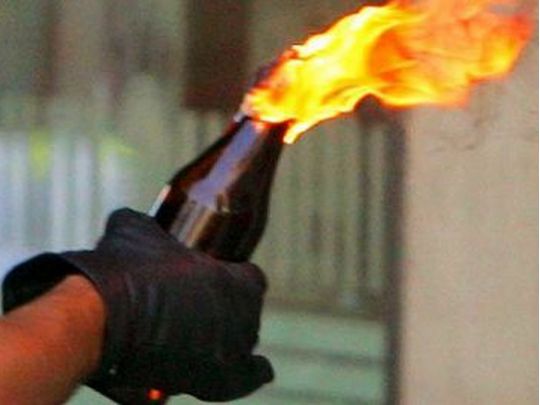 Мобілізація з вогником: до будівлі ТЦК на Кіровоградщині прилетіли коктейлі Молотова