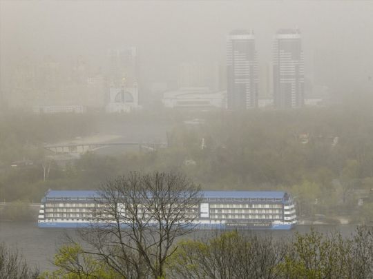 На Україну насувається хмара пилу із Сахари: чим це небезпечно
