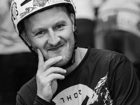 Врізався в бетонну огорожу: чемпіон росії загинув під час змагань у санкт-петербурзі (відео)