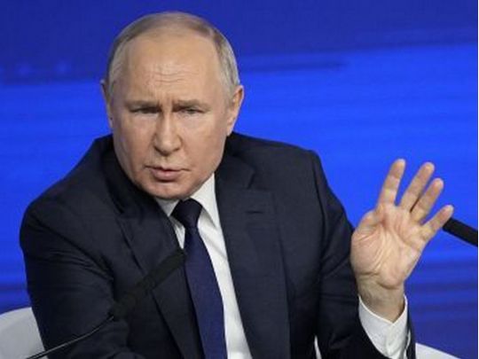 Змушують голосувати за путіна: в росії держслужбовцям розсилають «додаток лояльності»