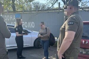 Начальника таможенного поста Одесской таможни и его сообщницу поймали на взятке Начальника таможенного поста Одесской таможни и его сообщницу поймали на взятке