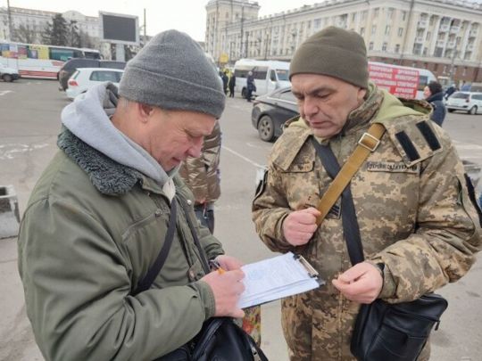 Це&nbsp;надовго: експерт про те, скільки ще&nbsp;чоловіків &laquo;пакуватимуть&raquo; до&nbsp;бусиків на&nbsp;вулицях