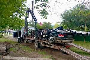 В Одесской области легковушка врезалась в электроопору: есть пострадавший, и погибли молодые супруги