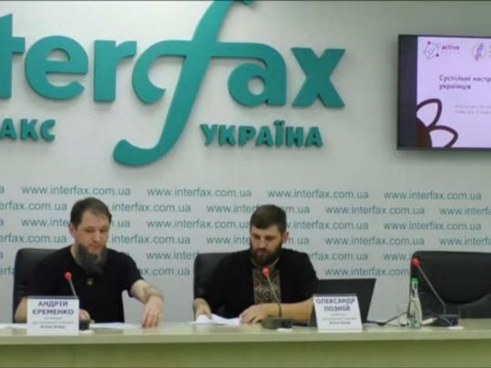 Лише піариться на ЗСУ та шкодить країні: 75% українців не довіряють Порошенку (опитування)