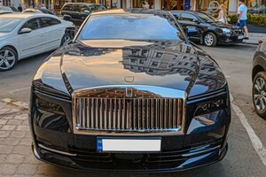 В Одессе заметили электромобиль Rolls-Royce Spectre
