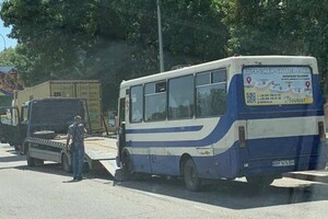 В Одессе маршрутка врезалась в грузовик: есть много пострадавших среди пассажиров