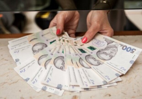 НБУ начнет изымать из обращения банкноты 500 гривен старого образца