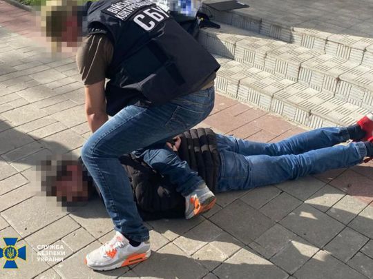 Допоміг росії вбити трьох жителів Сум: СБУ затримала коригувальника вогню російських нелюдів