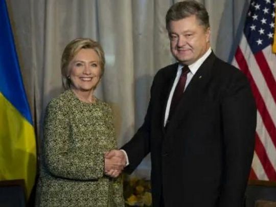 Замість Різдва в Лондоні, Порошенко поїхав до США «нагадати» команді Трампа, як втручався в американські вибори 2016 року, — експерт