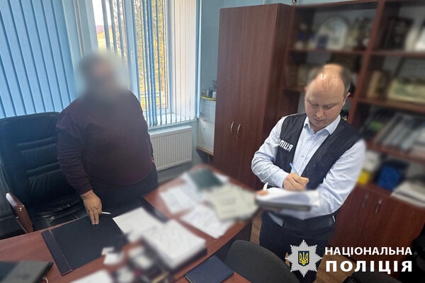 Вымогал у предпринимателя 12 тысяч долларов: в Одесской области главу поселкового совета разоблачили во взяточничестве