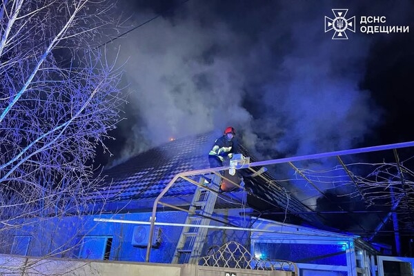 В Одесской области горели контейнеры на авторынке и жилой дом: последствия возгораний
