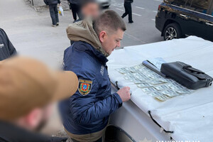 Вымогал у предпринимателя 12 тысяч долларов: в Одесской области главу поселкового совета разоблачили во взяточничестве