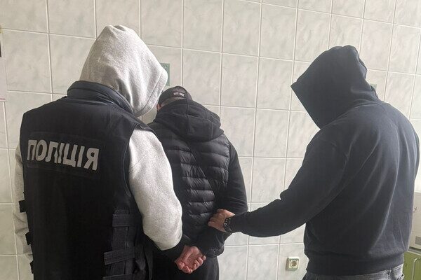 Выезд из Украины за взятку: общественного деятеля из Одессы подозревают в "помощи" военнообязанным Выезд из Украины за взятку: общественного деятеля из Одессы подозревают в "помощи" военнообязанным