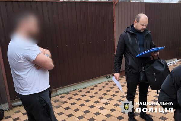 Выезд из Украины за взятку: общественного деятеля из Одессы подозревают в "помощи" военнообязанным Выезд из Украины за взятку: общественного деятеля из Одессы подозревают в "помощи" военнообязанным