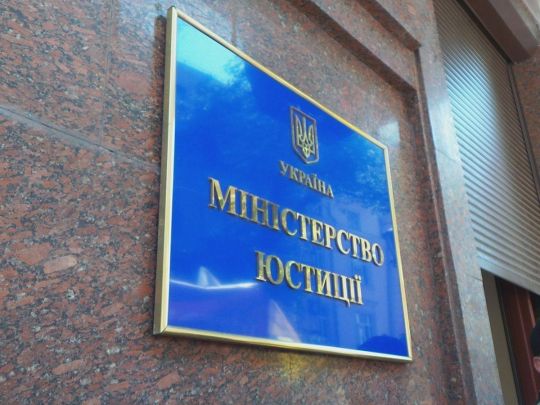 Хто в Україні має право на статус особи з інвалідністю внаслідок війни та як її оформити: роз'яснює Мін'юст