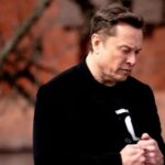 Продажи Tesla упали из-за политической активности Маска