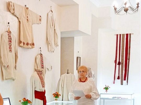 Рятівна вишиванка: більш як 100-літній музейний експонат у Кременчуці слугує оберегом для воїнів
